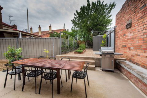 The Bright House - Accommodation Brisbane 4