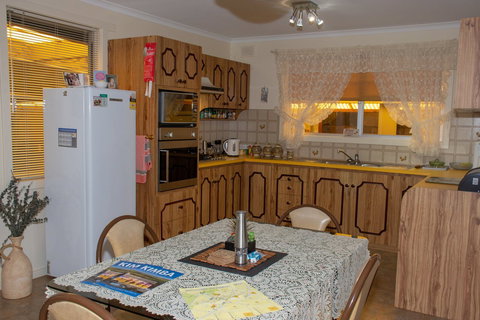 Chrissie's Palace - Accommodation Brisbane 4