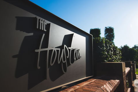 The Houston Wagga - Accommodation Brisbane 0