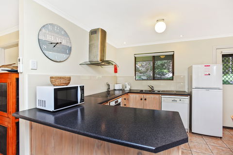 Unit 3, 5-/ Surf Avenue, Carrickalinga - Accommodation Brisbane 1
