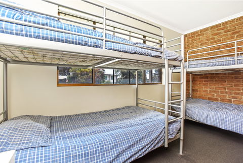 Unit 3, 5-/ Surf Avenue, Carrickalinga - Accommodation Brisbane 3