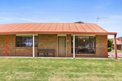 Unit 3, 5-/ Surf Avenue, Carrickalinga - Accommodation Brisbane 6