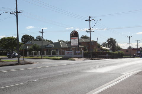 Across Country Motor Inn And Serviced Apartments - Accommodation Brisbane 0