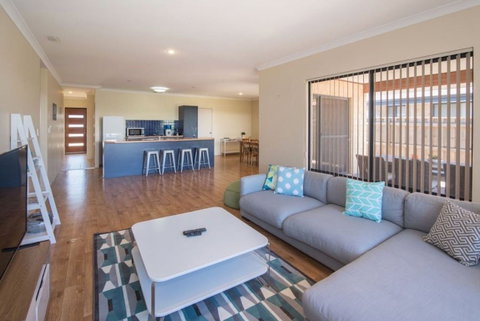AcrosstheWay - Accommodation Brisbane 1