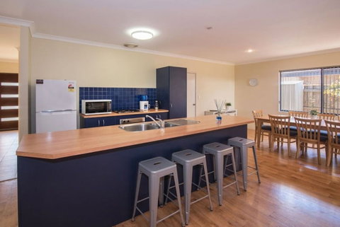 AcrosstheWay - Accommodation Brisbane 3