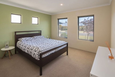 AcrosstheWay - Accommodation Brisbane 4