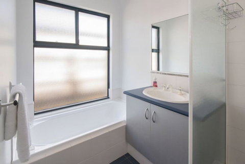 AcrosstheWay - Accommodation Brisbane 5