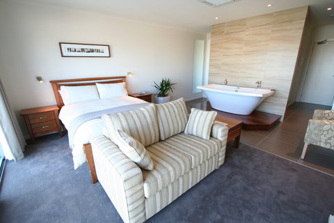 Captains At The Bay - Accommodation Brisbane 0