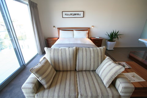 Captains At The Bay - Accommodation Brisbane 1