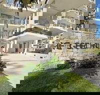 St George's Defence Holiday Suites incorporating The Garland Luxury Apartments - Accommodation Brisbane