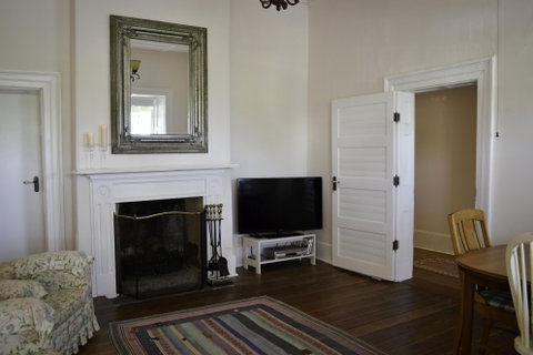 Surgeons Cottage - Accommodation Brisbane 3
