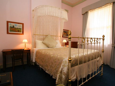The Lodge On Elizabeth - Accommodation Brisbane 4