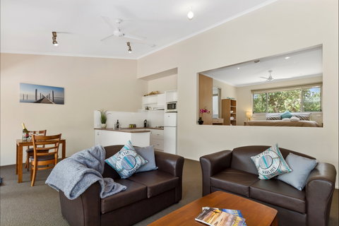 Waterfront Retreat At Wattle Point - Accommodation Brisbane 5