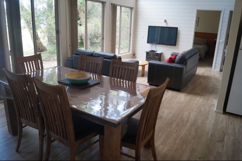 Waterfront Retreat At Wattle Point - Accommodation Brisbane 7
