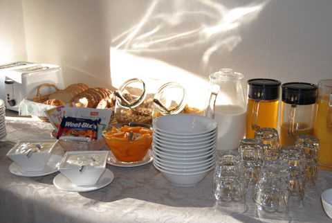 Airlie House Motor Inn - Accommodation Brisbane 2