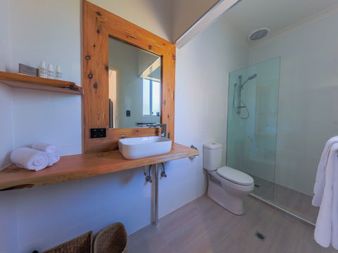 COAST Motel & Apartments - Accommodation Brisbane 2