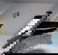 Hickory Moon - Accommodation Brisbane