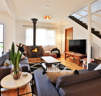 Hudson Bay at Basin View - Accommodation Brisbane