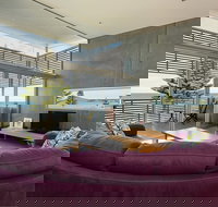 New York Loft Style Waterfront 3BR Holiday Home - Accommodation Brisbane