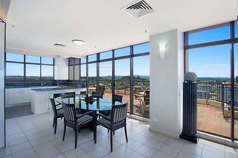 Seascape Penthouse - Accommodation Brisbane 2