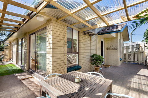 Shearwater At Shoal Bay Cottage One - Dogs Welcome! - Accommodation Brisbane 2