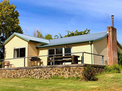 Adelong Valley Farm Stays - Moorallie Cottage - Accommodation Brisbane 1