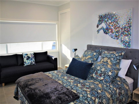 Coolah Shorts - Self Contained Apartments - Accommodation Brisbane 0