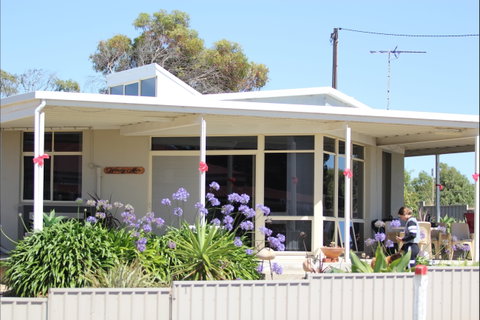 Deckadence Seafront - Accommodation Brisbane 0