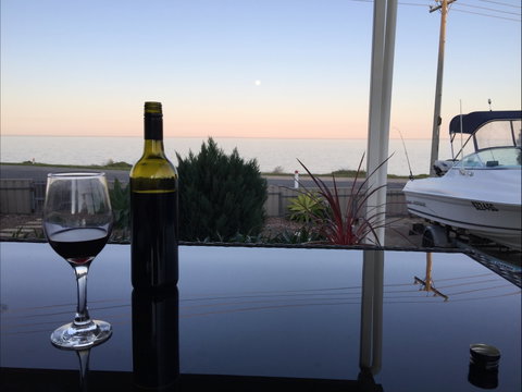 Deckadence Seafront - Accommodation Brisbane 2