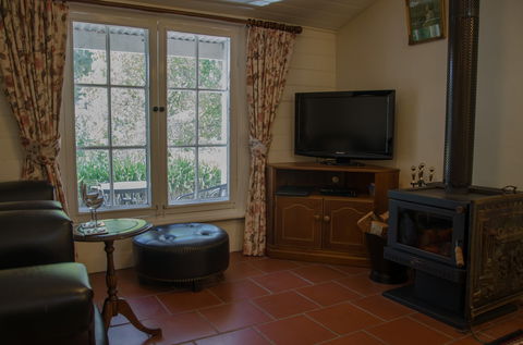 Ford Cottage Bed & Breakfast - Accommodation Brisbane 2