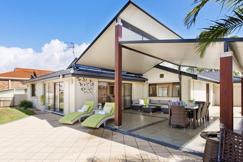 Fran, Private Jetty On Port Canals - Accommodation Brisbane 1
