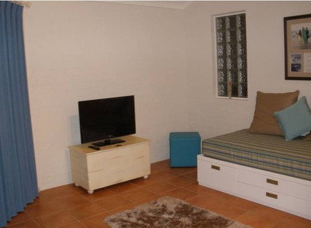 Angourie Waves - Accommodation Brisbane 2