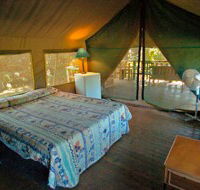 Lions Den Hotel - Accommodation Brisbane