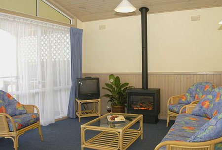 Berrara Beach Holiday Chalets - Accommodation Brisbane 1