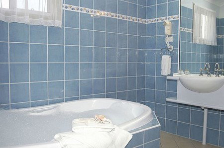 Berrara Beach Holiday Chalets - Accommodation Brisbane 2