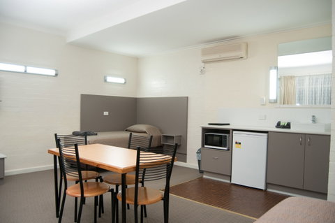 Bishop's Lodge - Accommodation Brisbane 0