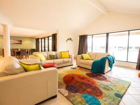 Canal Elegance In Yunderup - Accommodation Brisbane 0
