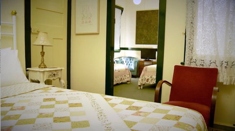 Chalet Guesthouse And Studio - Accommodation Brisbane 1