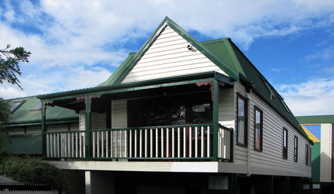 Dlux + Escape @ Lorne - Accommodation Brisbane 1