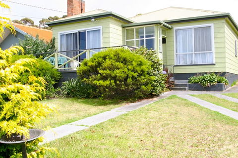 Lady Barron Holiday Home - Accommodation Brisbane 0
