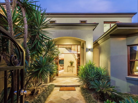 Lakeland Keys Broadbeach - Vogue Holiday Homes - Accommodation Brisbane 2