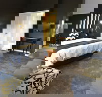 One Paddock Currency Creek Villas and RETREAT