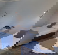 Queens Beach Hotel - Accommodation Brisbane