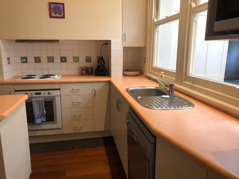 R&R B&B - Accommodation Brisbane 0
