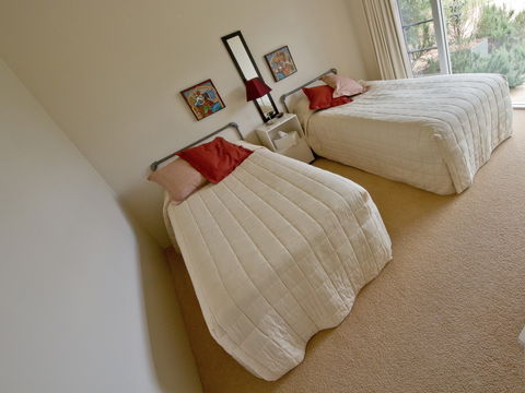 Tinnies At Back Creek Vineyard - Accommodation Brisbane 1