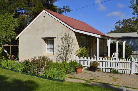 Almond Tree Cottage - Accommodation Brisbane 0