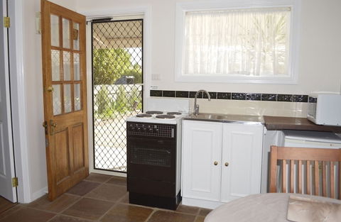 Almond Tree Cottage - Accommodation Brisbane 2