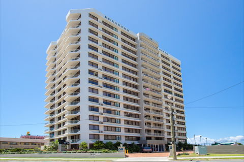 Breakers North - Absolute Beach Front Holiday Apartments - Accommodation Brisbane 1
