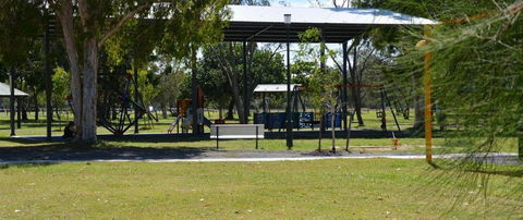 EconoLodge Beachside Motel - Accommodation Brisbane 2