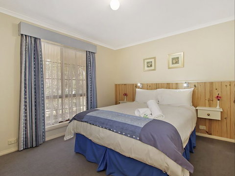 Oak Cottage - Tudor Village - Accommodation Brisbane 0